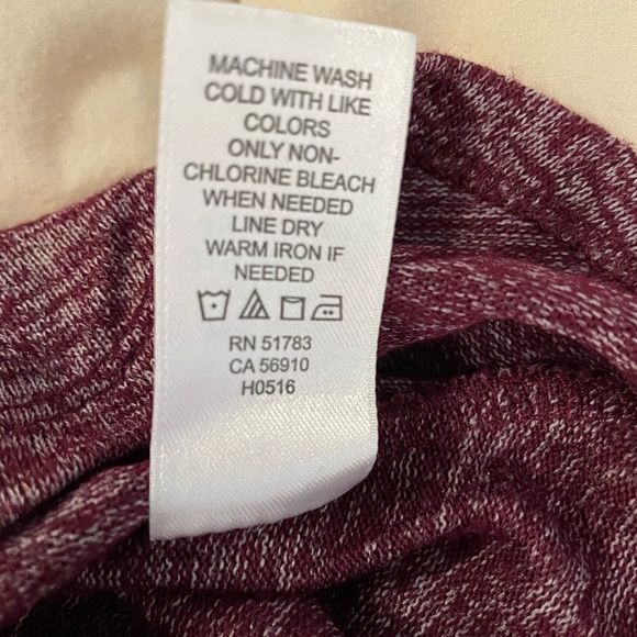 Maurice’s Sleeveless Cowl neck - Picture 4 of 4